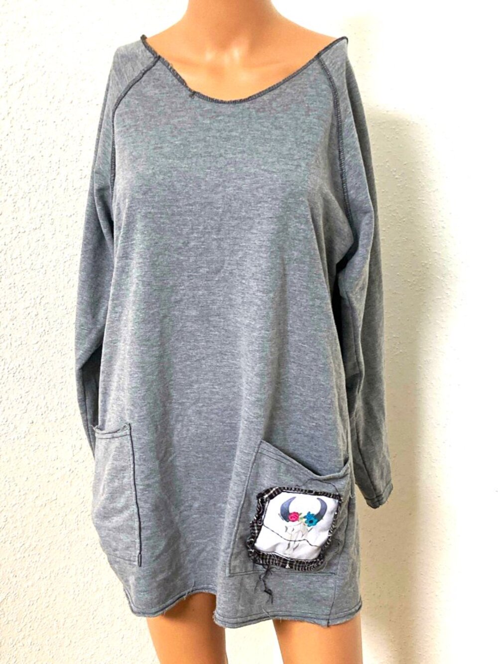 Southern Roots Apparel Women’s S/M Gray Distressed Knit Tunic Sweater Pockets